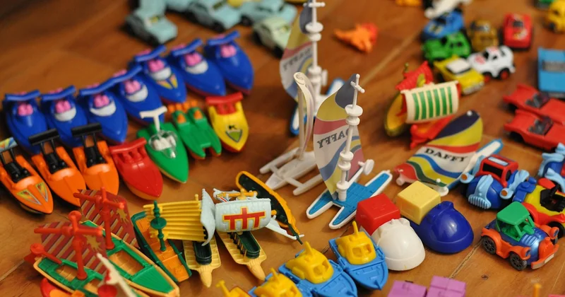 Lernen durch Schleim: Was Kinder beim Slime-Basteln wirklich lernen