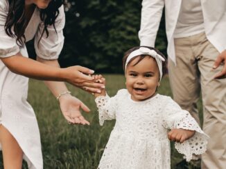 glückliche beziehung mit baby: tipps und ratschläge für harmonisches familienleben und liebevolle eltern-kind-bindung.