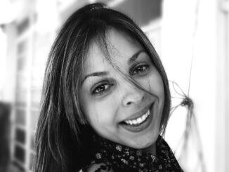 entdecken sie das zauberhafte erste l&auml;cheln &ndash; der beginn unvergesslicher momente voller freude und w&auml;rme.